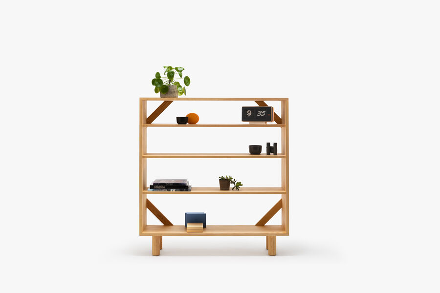 CRATE SHELF NO 2 7498 Jasper Morrison c2022 Establishedand Sons c Peter Guenzel Grey Background Styled 01 72dpi
